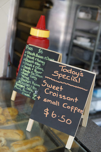 37 Haynes St, Kalamunda WA 6076