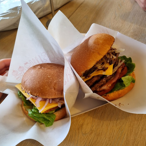 MOS BURGER - Hospitality and gastronomy