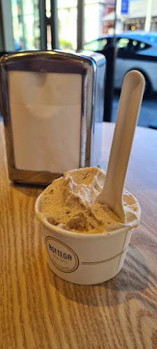 Bottega Gelateria - Hospitality and gastronomy