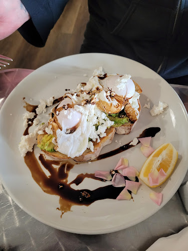 Booshay Cafe Moe - Hospitality and gastronomy