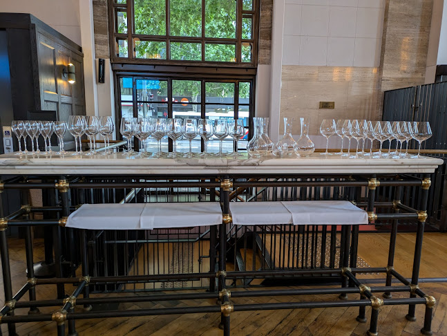 Fishbank Bar & Grill - Hospitality and gastronomy