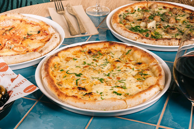 Henley's Bar & Kitchen