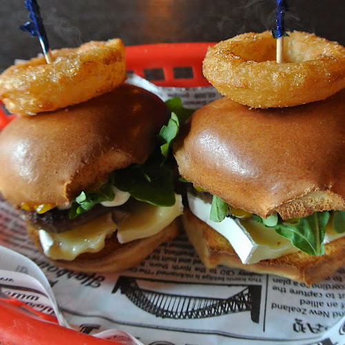 Three Wolves - Cairns City