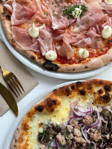 1A/2375 Gold Coast Hwy, Mermaid Beach QLD 4218