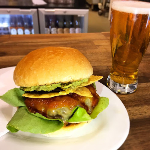 Opinii despre Monroe's Burgers & Beers în Melbourne - Hospitality and gastronomy