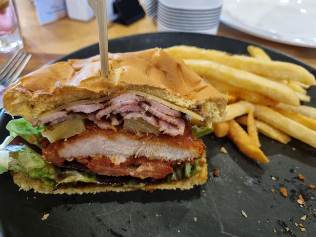 The Four Mile Creek Hotel - Hospitality and gastronomy