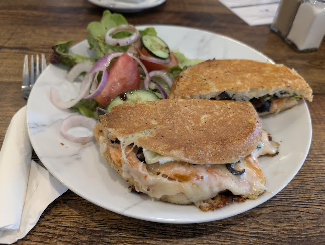 Comentarii opinii despre Aroma Deli Cafe