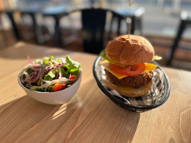 Comentarii opinii despre Peachy's Bar