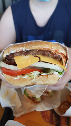 Carl's Jr. Melton - Hospitality and gastronomy