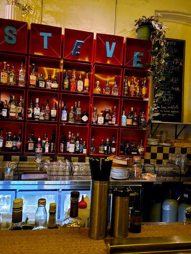 Lions And Tigers - Hospitality and gastronomy