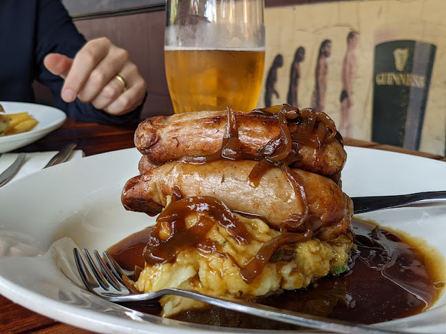 Durty Nelly's Irish Pub - Hospitality and gastronomy