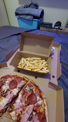 Crust Pizza Como - Hospitality and gastronomy