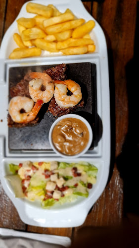 MLC HOT ROCKS AND PIZZAS - Hospitality and gastronomy