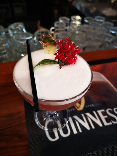 Mano's Tedder Avenue - Main Beach