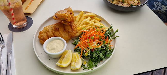 Kawana Waters Hotel - Hospitality and gastronomy