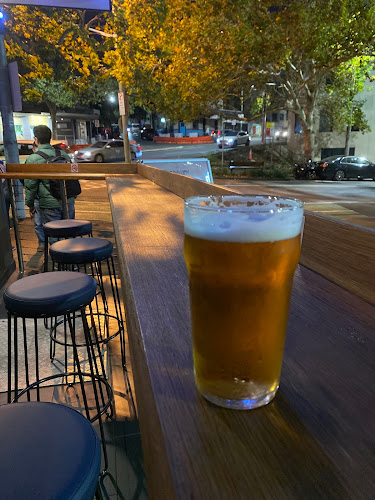 Comentarii opinii despre Laneway Hotel & Sports Bar