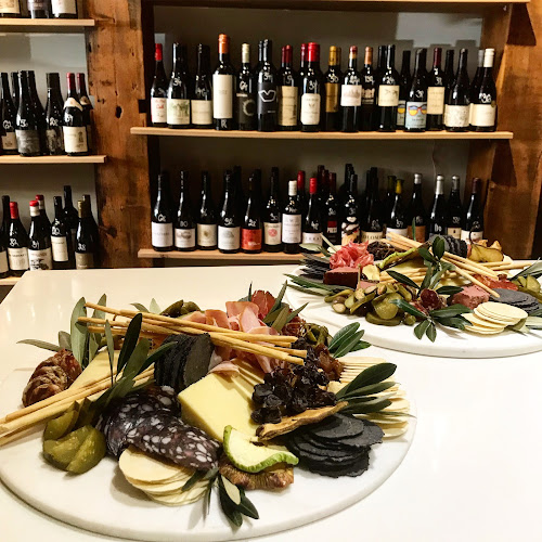 Opinii despre Field Blend Wine & Cheese Store în Balmain - Hospitality and gastronomy