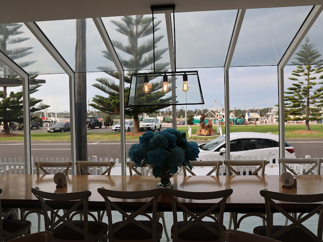 Albert & Co - Lakes Entrance