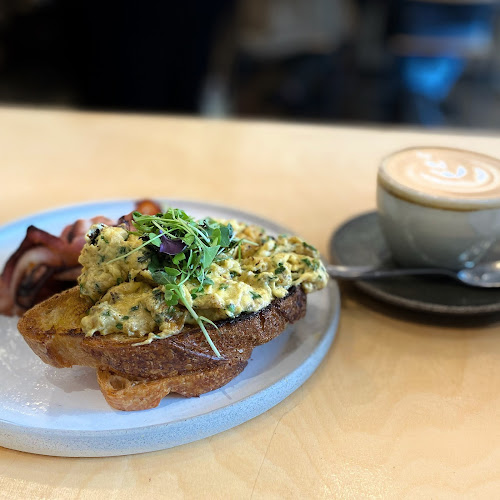 Comentarii opinii despre Round Bird Food & Wine Merchants