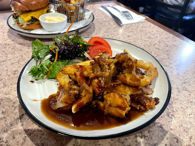 Comentarii opinii despre The Old Town 'N' Country Tavern