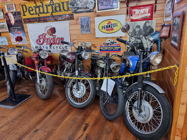 Burt Munro's Motorcycle Cafe - Hospitality and gastronomy