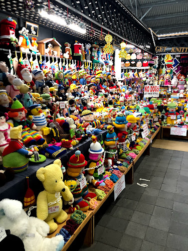 Opinii despre Penguin Undercover Market în Penguin - Hospitality and gastronomy