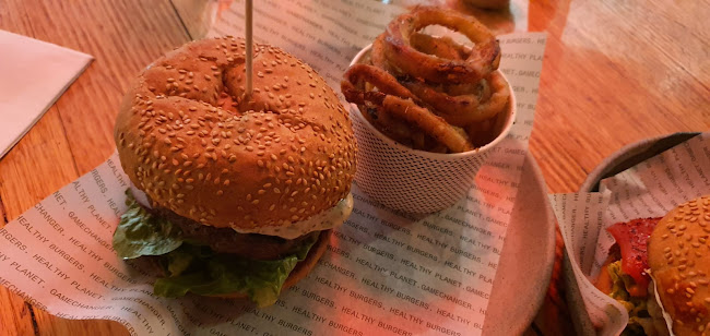 Pacific Fair Shopping Centre, Hooker Blvd, Broadbeach Waters QLD 4218