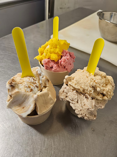 Shop 2/4 Sanderling St, Stirling WA 6021