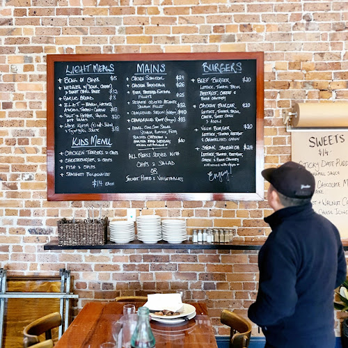 The Moss Vale Hotel Bistro - Hospitality and gastronomy