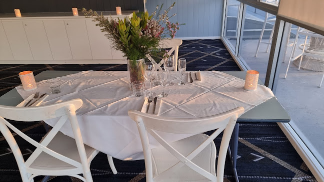 Crusoe's on the Lake - Hospitality and gastronomy