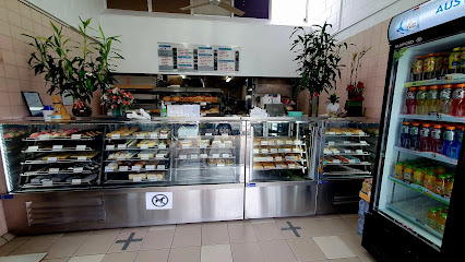 Lee's Cakes & Pastries Bakery Palm Beach