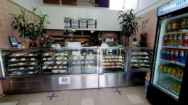 Lee's Cakes & Pastries Bakery Palm Beach