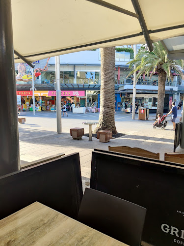 Surfers Paradise Beachfront Markets - Hospitality and gastronomy