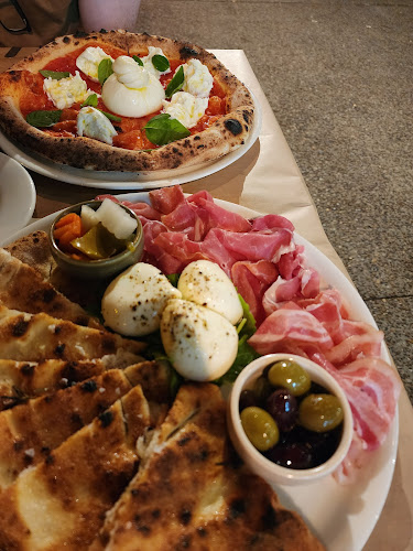 10 Wongabel St, Kenmore QLD 4069