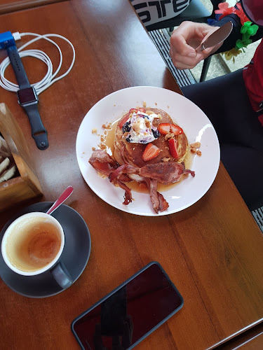 shop 5/18 Memorial Ave, Pomona QLD 4568