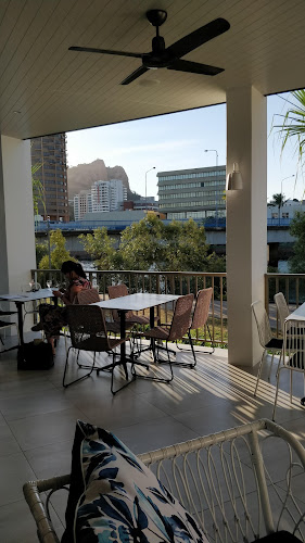 2/2 Dibbs St, Townsville City QLD 4810