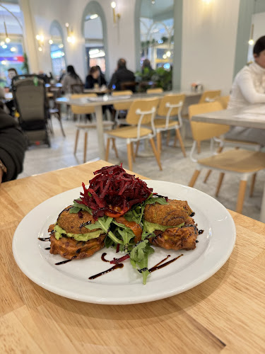 Shop 32/29/35 Lake St, Caroline Springs VIC 3023