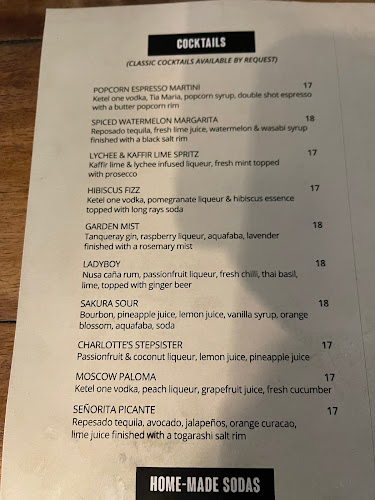 Comentarii opinii despre NOA Eat Drink Share