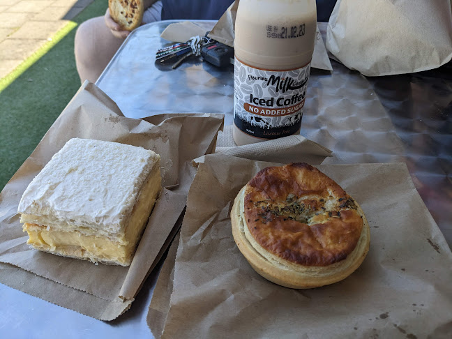 LIVE 'N' LET PIE - Hospitality and gastronomy