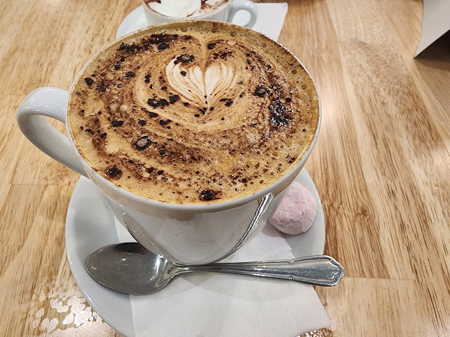 Shop 32/29/35 Lake St, Caroline Springs VIC 3023