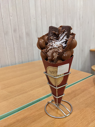 Shop 10/2 Elkhorn Ave, Surfers Paradise QLD 4217