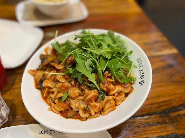 Love Italy Restaurant & Bar - Surfers Paradise Beach - Hospitality and gastronomy