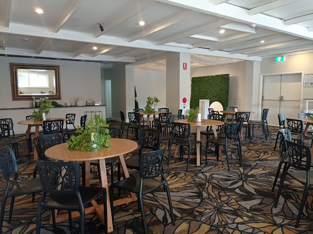 Cabbage Tree Hotel - Fairy Meadow