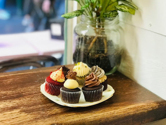 Comentarii opinii despre Little Cupcakes
