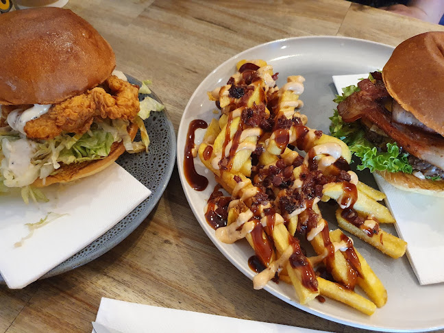 Monroe's Burgers & Beers