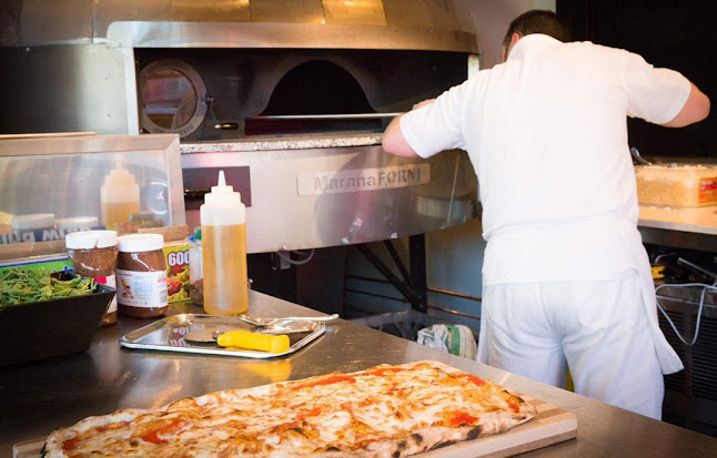 Pizzalunga da Carlo - Hospitality and gastronomy