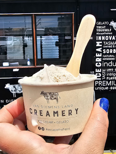 Flippers Cooked Seafood - Hospitality and gastronomy