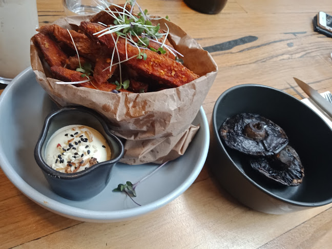 King Of The Castle Cafe - Hospitality and gastronomy