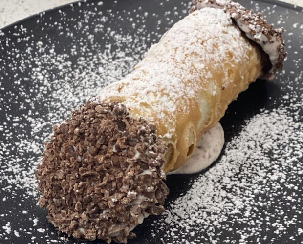 Shop 10/2 Elkhorn Ave, Surfers Paradise QLD 4217