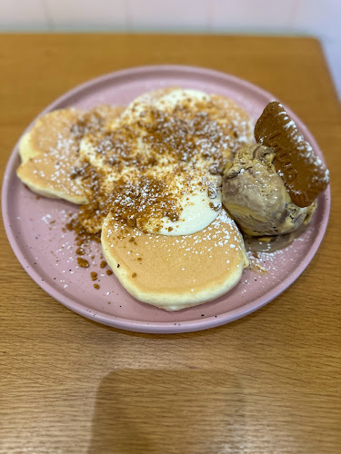 Shop 10/2 Elkhorn Ave, Surfers Paradise QLD 4217